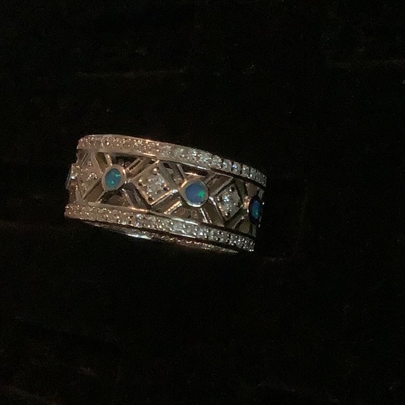 Beautiful Band ♥️ - Picture 3 of 3